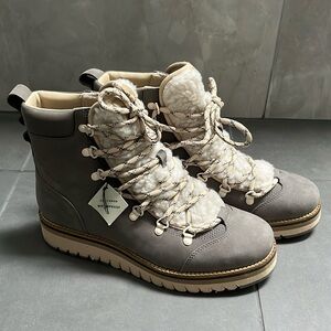 NWT Cole Haan waterproof boots women size 7.5